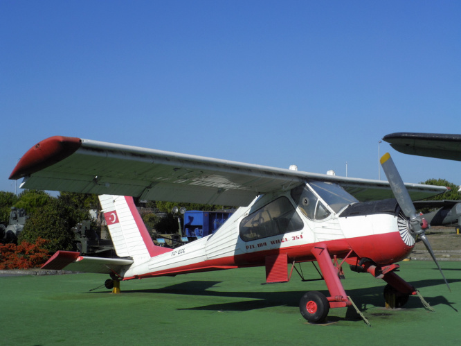 Легкий учебно-спортивный самолет “PZL-104 Wilga-35A”